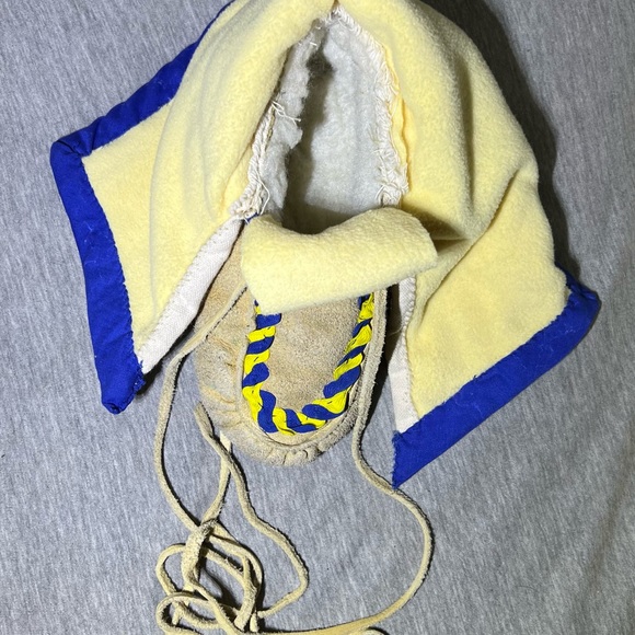 Blue and yellow cloth and moosehid mukluks - Picture 5 of 6
